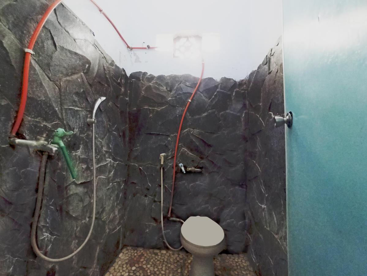 מאלאנג Oyo 90093 Dw Hotel מראה חיצוני תמונה